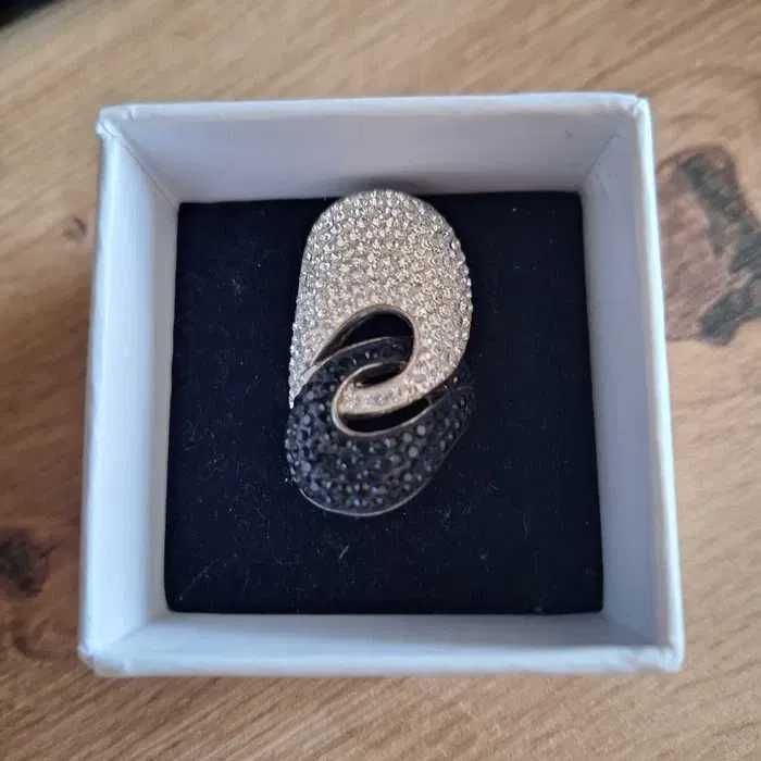 Сребърен пръстен с камъни Swarovski