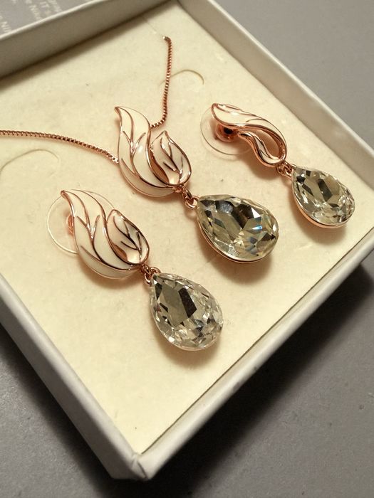Нов комплект Rose Gold с кристали 18к златно покритие