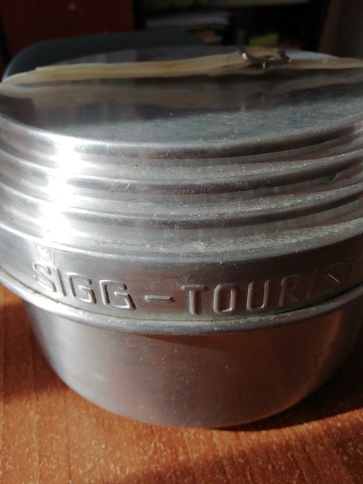 Set recipiente aluminiu pentri drumeții, camping