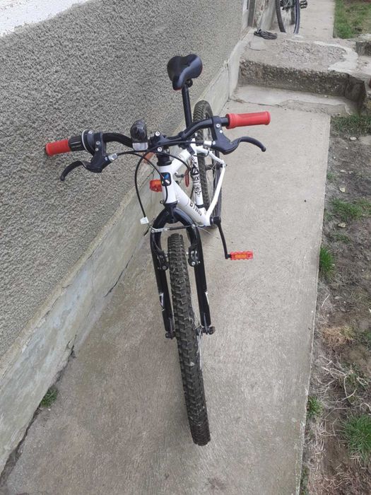 bicicleta mountenbike aproape nou de vanzare