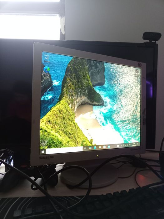 Монитор для компьютера Samsung 4:3