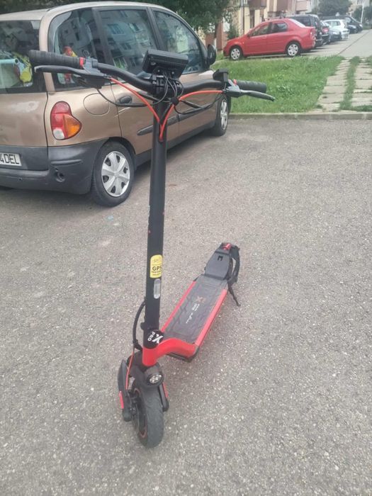Trotineta elcetrica myria