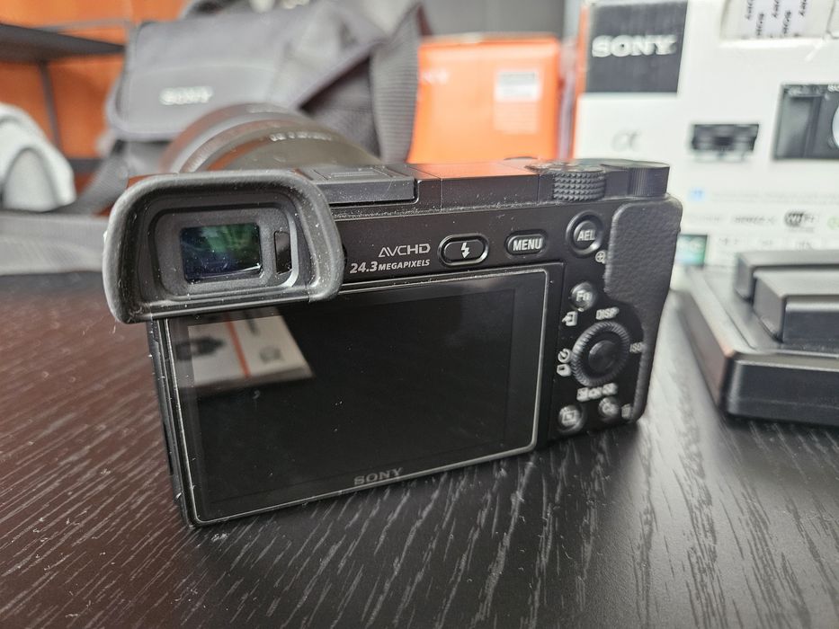 Sony A6000 + Sony FE 85mm f/1.8