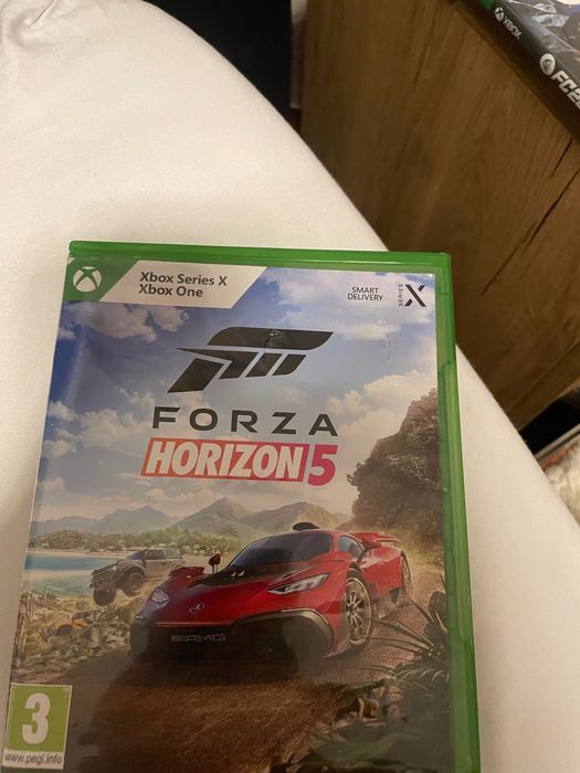 Xbox series x în stare impecabilă