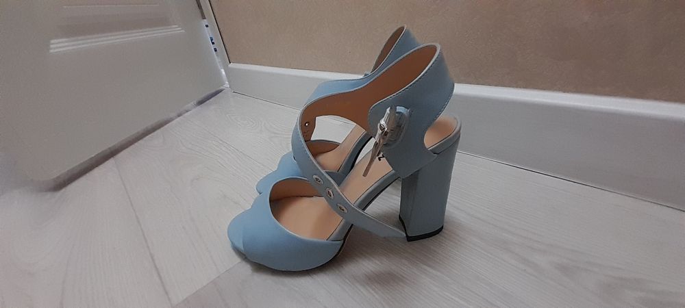 Женская обувь размер 38