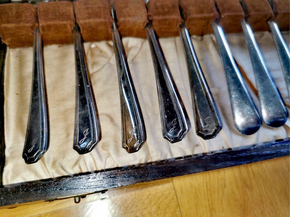 Антикватен комплект сет сервиз прибори посребрени в дървена кутия