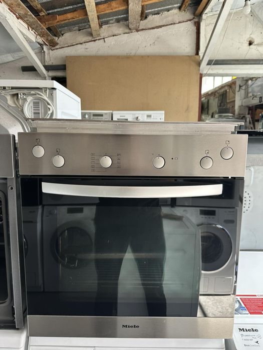 Печка +гаранция 1 година. MIELE, Конвекция. Керамичен плот. Безплатна доставка за София
