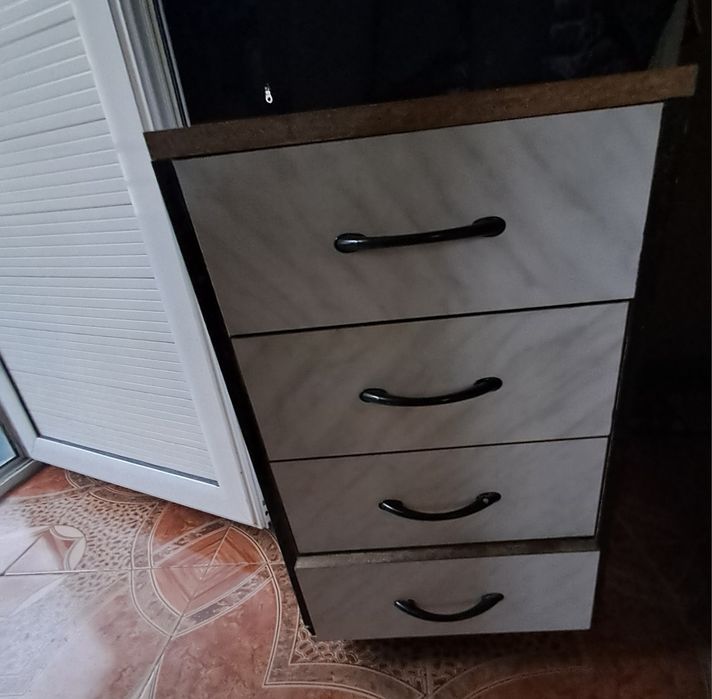 Шкаф на колелца дървен с 4 броя чекмеджета