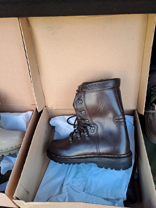 Bocanci militari,3 perechi maro de iarna si doua perechi bej de vara!