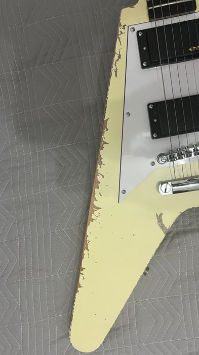 электрогитара flying v