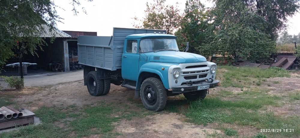 Доставка грузов Зил  7тон сникерс,песок,пгс,глина,отсев,и.т.д.