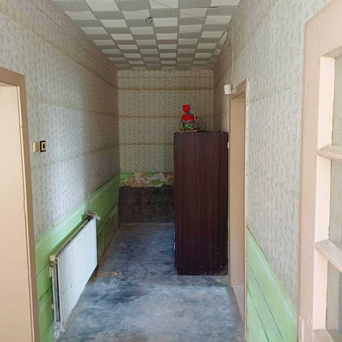 Продавам първия етаж от къща в с. Бръшляница | 80 кв.м + двор 1710 кв.м | 24 км от Плевен | 11 990 €