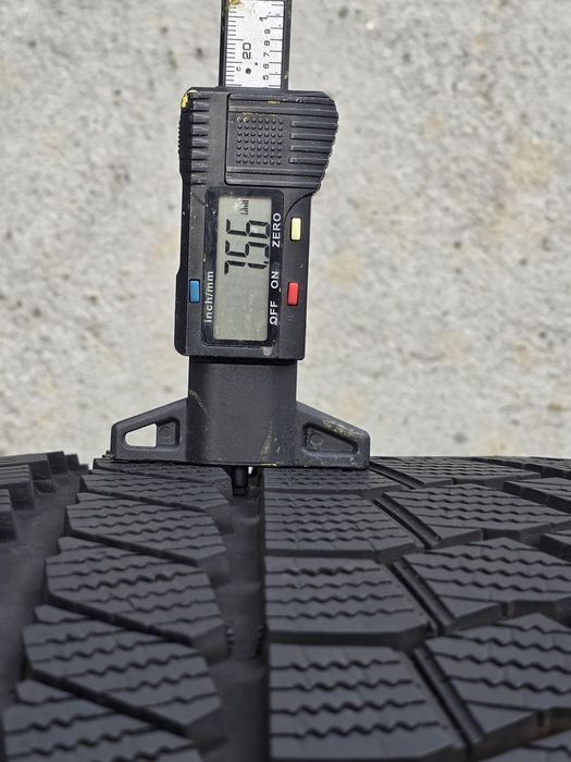 Vand două anvelope de iarna continental  315 30 22 dot 3423