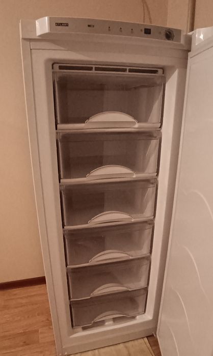 Продам морозильник Атлант 130к