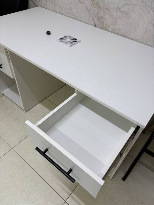 Manikur stol sotiladi!