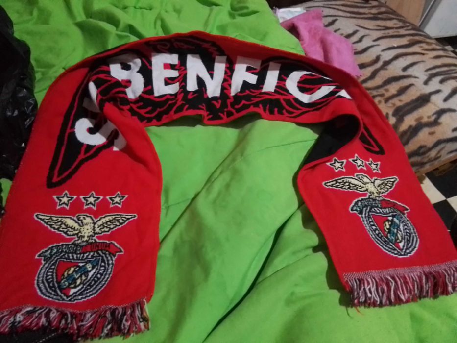 Продавам колекционерски футболни шалове!12 лв.бр.