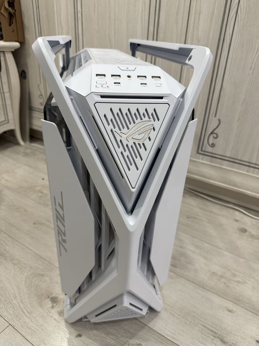 Продам корпус для ПК asus rog hyperion gr701
