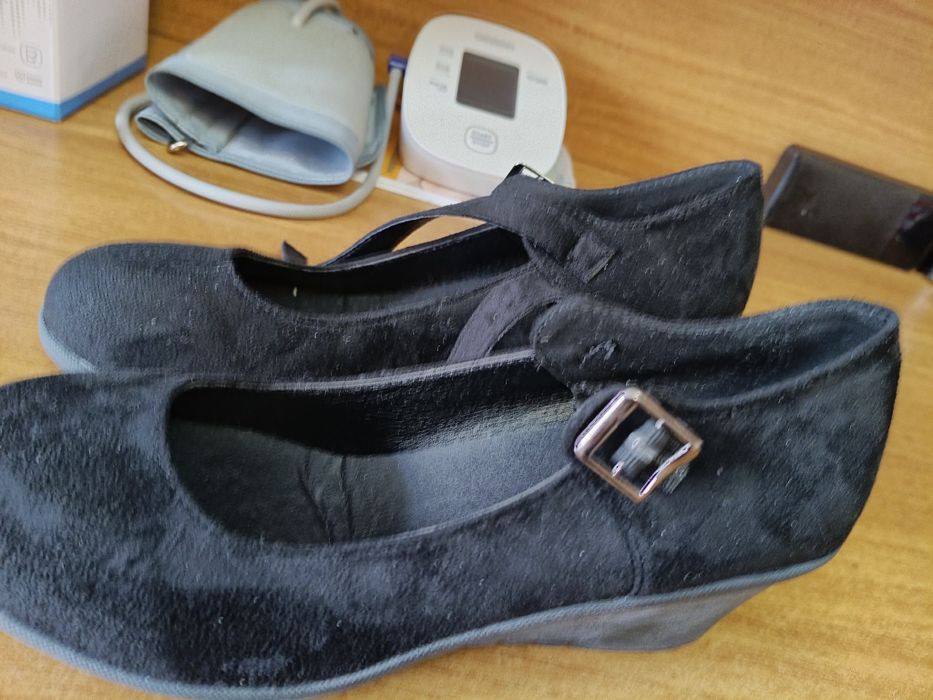 Продаю туфли новые