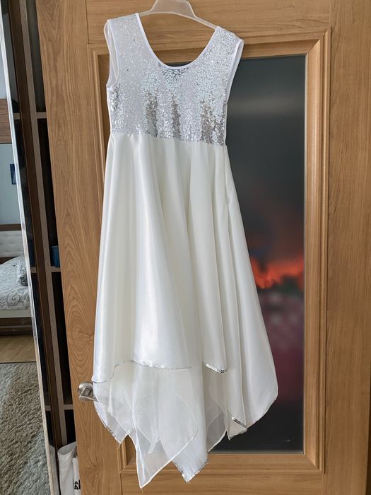 Продам платье на девочку 9-10 лет