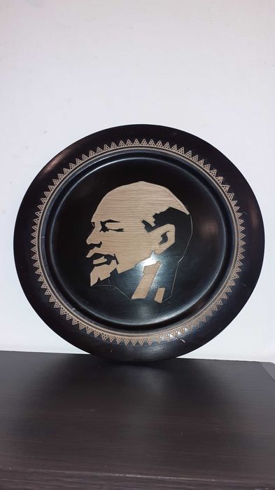 Пано дърворезба Ленин.