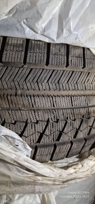 Продам резину Bridgestone Blizzak VRX 225/55 R16 .