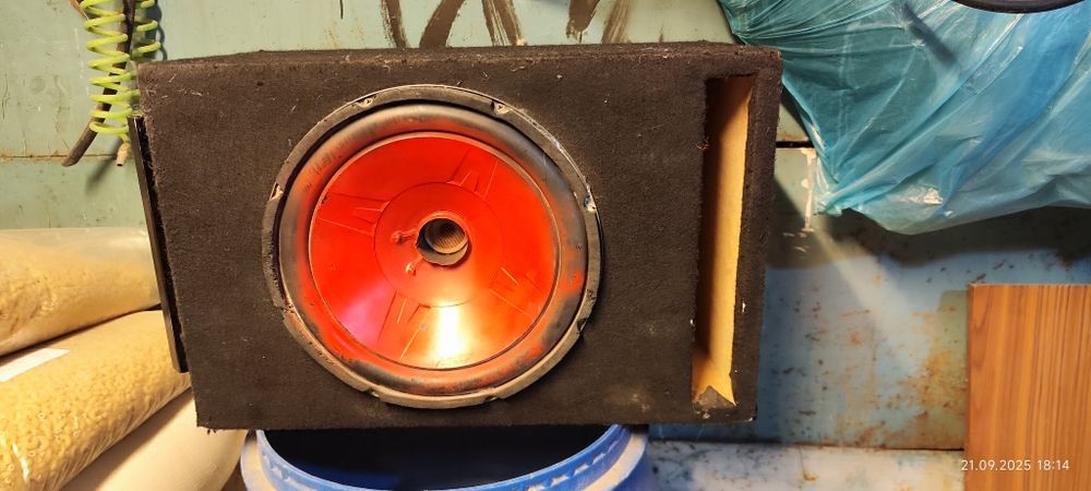 Продам сабвуфер ,буфер