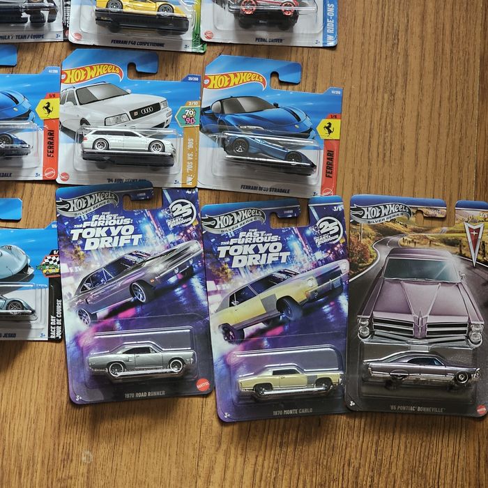 Hot Wheels колички.