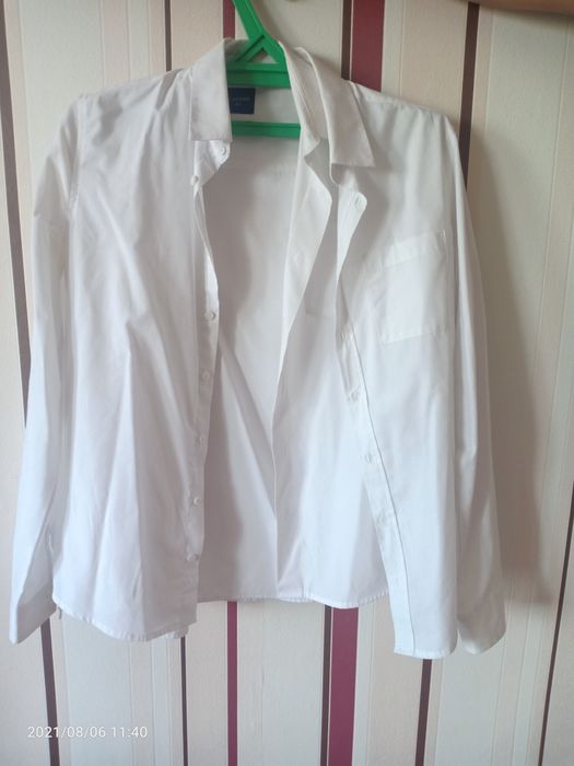 Рубашки белые школьные на 13, 14 лет.