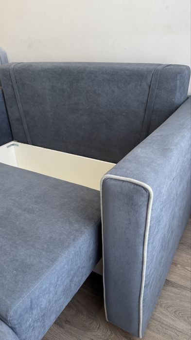 Диван раскладной в хорошем состоянии