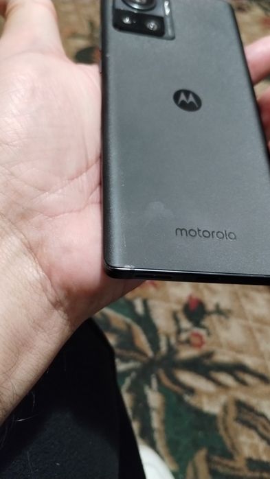 Продавам Motorola edge 30 ultra