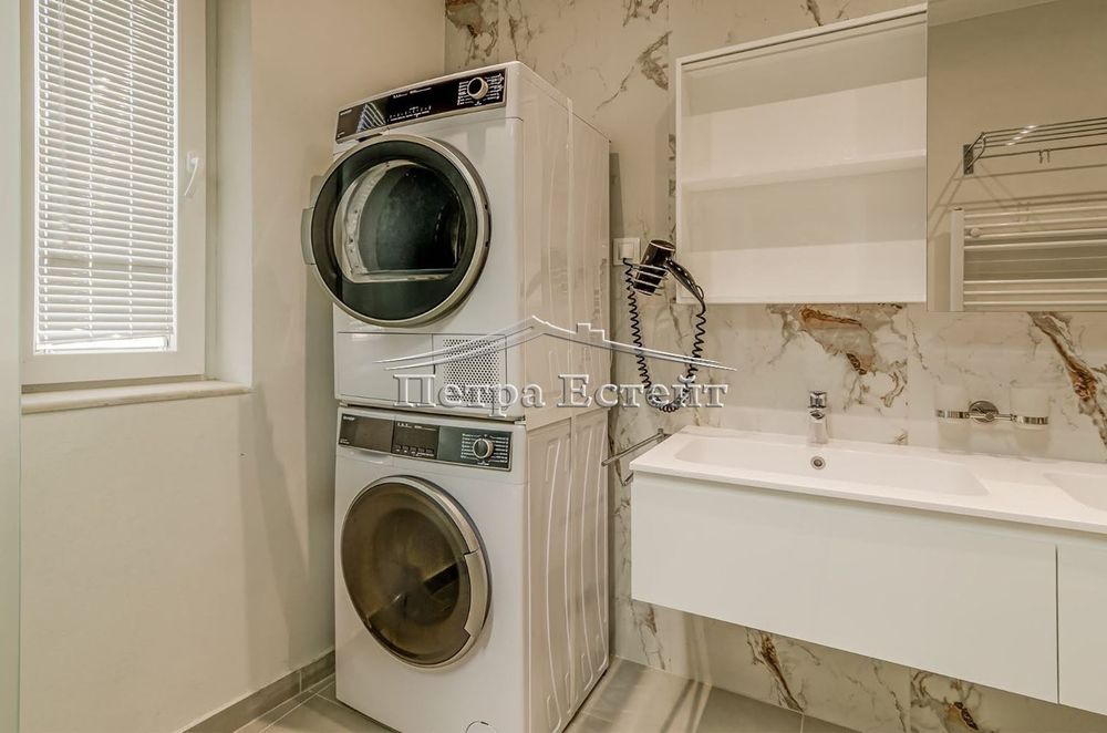 Луксзен тристаен под наем в Варна-Гръцка махала