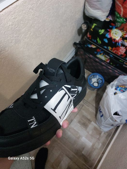 Продавам Valentino обувки. Нови!