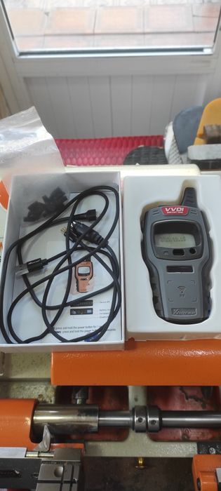 Kalit yasash apparatlari sotiladi Mashinalarga chipli kalit yasaydigan