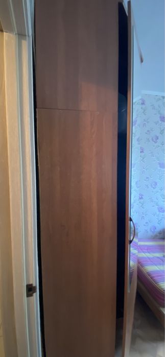 Шкаф угловой под потолок