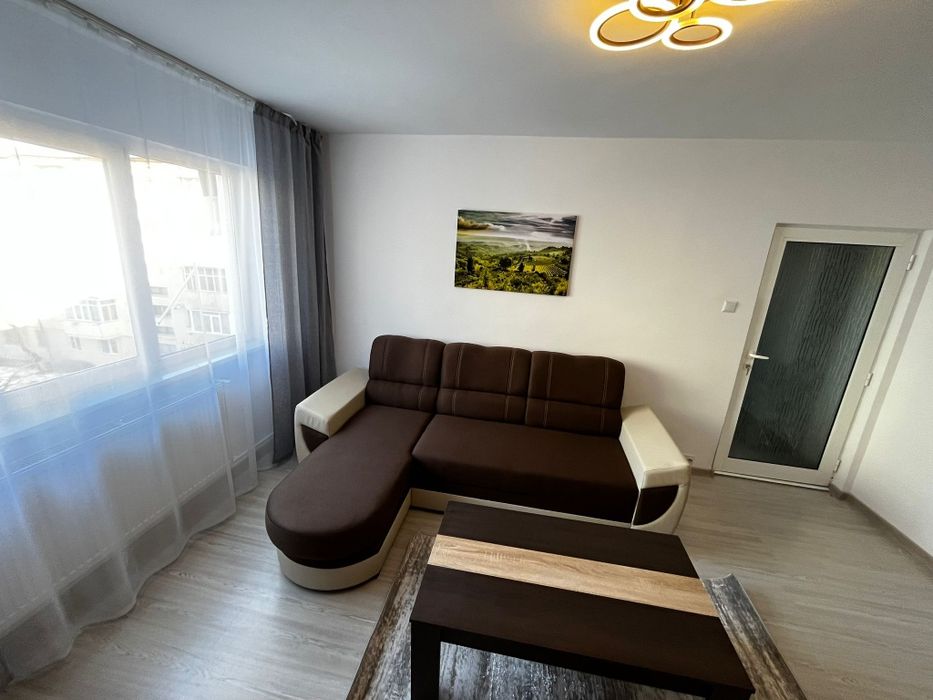 Inchiriez apartament 2 camere in Roman!