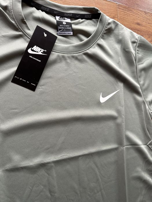 Мъжка тениска Nike,дишаща материя в сиво и мента