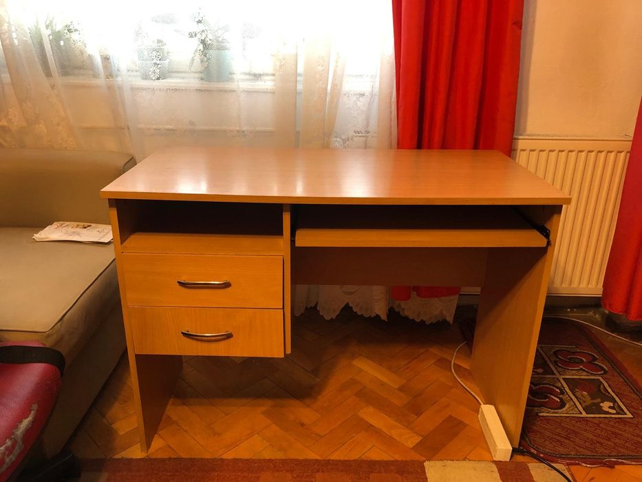Vând masă de birou