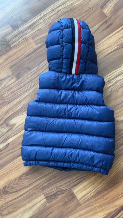 Елек Moncler с гъши пух