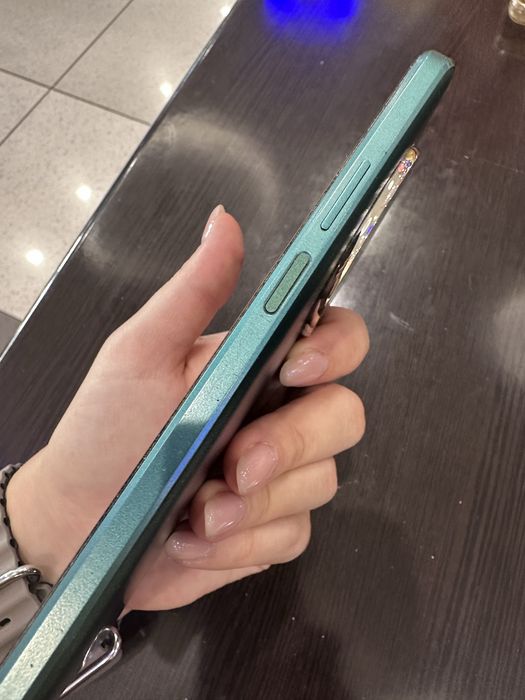Huawei Nova 12i emerald green
