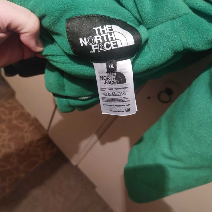 Продавам  зимно яке с две лица THE NORTH FASE