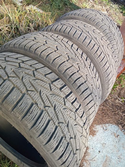 Продам зимнюю резину R17 225/55