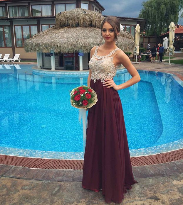 Официална рокля с гол гръб