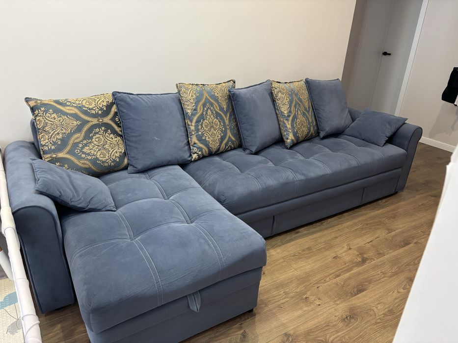 Диван угловой с подушками