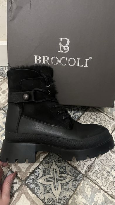 Срочно продам ботинки