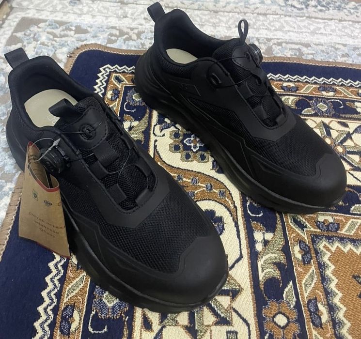 Мужская кроссовка новая