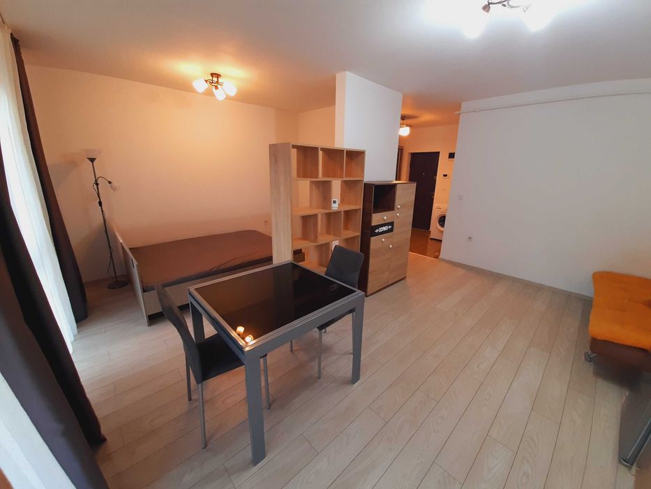 Studio etaj 1 - Maurer/ 40 mp/ loc parcare privat/ boxa subsol