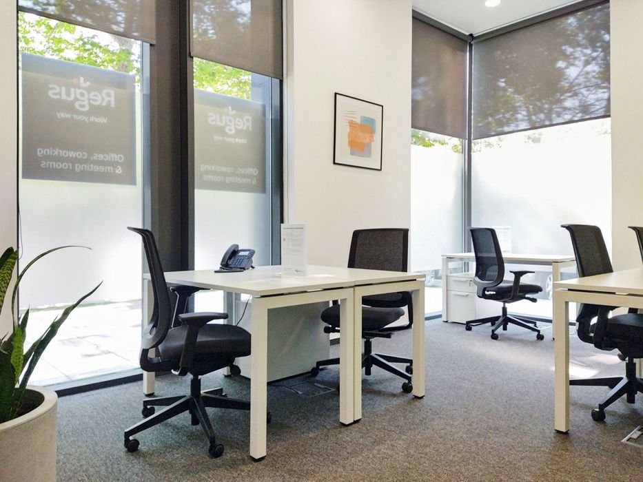 Дава се под наем Офис в Пловдив, Каменица 1 - 45 кв.м за 1983.39 € - Снимка #1