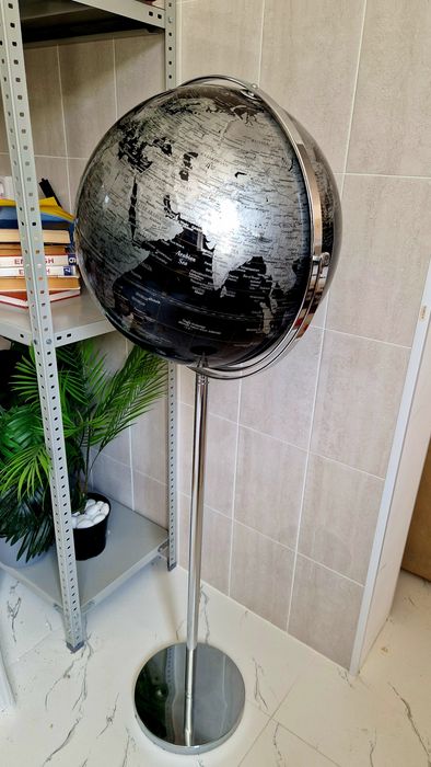 Стильный напольный глобус
