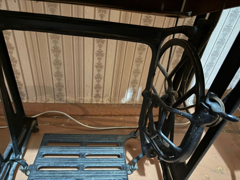 Продам швейную машину