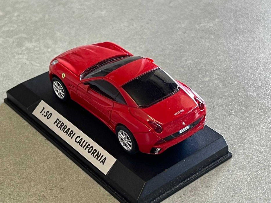 Ferrari California scara 1:50 Silverlit-miniatura cu telecomanda